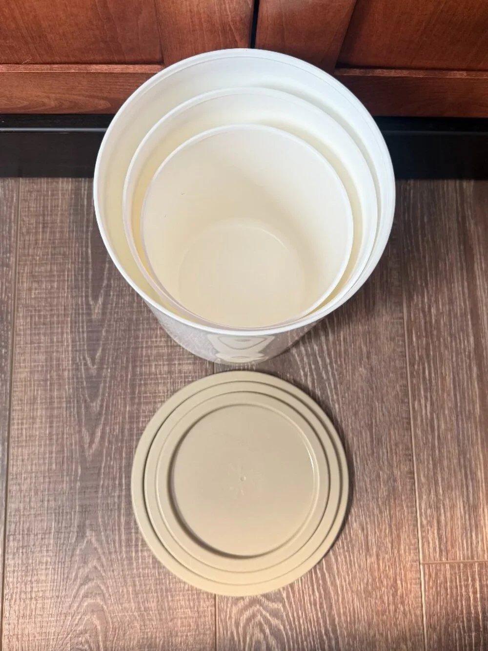 Tupperware One Touch Reminder Canisters – Set of 3